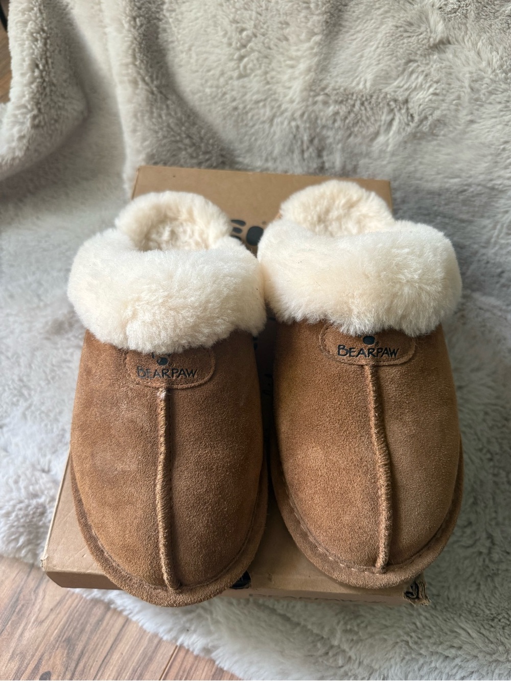 BearPaw women’s Chestnut Suede Slipper with Cream Shearling Collar